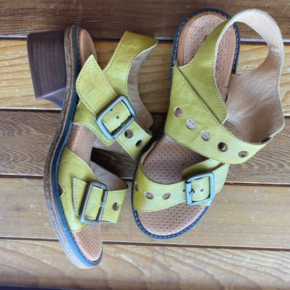 Leather boho Yellow Sandals - Picture 3 of 9